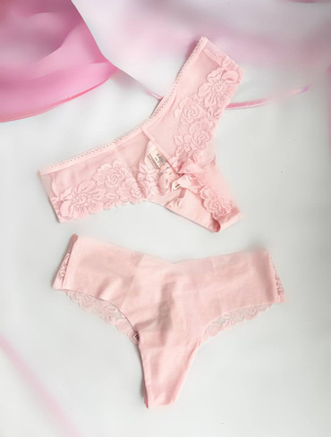 Трусики стрінги безшовні з мереживом рожеві No Show Thong Panty