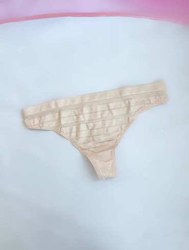 Трусики стрінги з мікрофібри бежеві Seamless Thong Panty