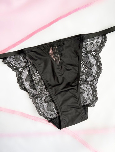 Трусики чікі сатинові з мереживом чорні Cheeky panty